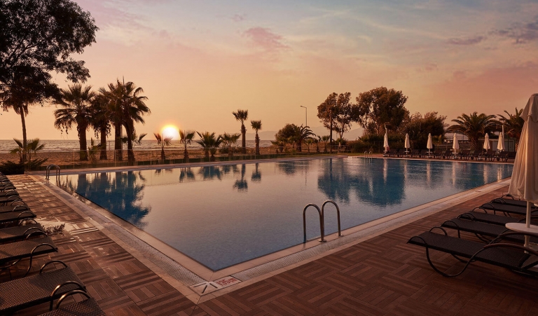 RO_KUŞADASI_HAVUZ 2